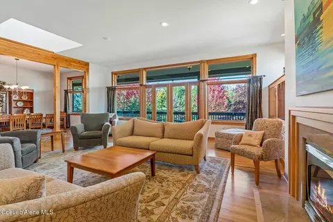 Living - 620 SE Alderwood Ct, Pullman, WA 99163 photo 3 of 4