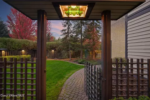 Exterior - 620 SE Alderwood Ct, Pullman, WA 99163 photo 6 of 18