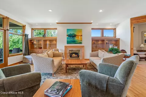 Living - 620 SE Alderwood Ct, Pullman, WA 99163 photo 1 of 4