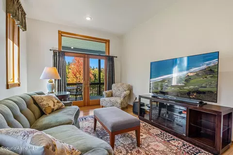Living - 620 SE Alderwood Ct, Pullman, WA 99163 photo 4 of 4