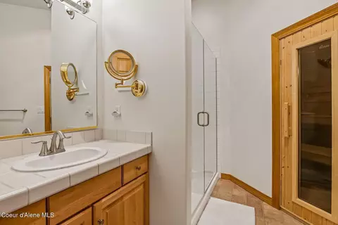 Bath - 620 SE Alderwood Ct, Pullman, WA 99163 photo 4 of 4