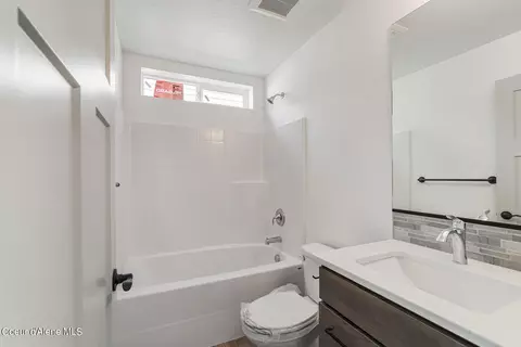 Bath - 962 E Valley St S, Oldtown, ID 83822 photo 1 of 3