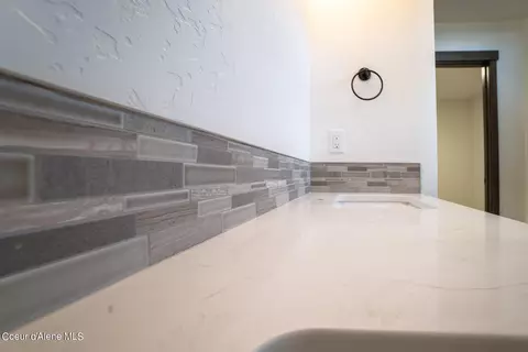 Bath - 962 E Valley St S, Oldtown, ID 83822 photo 3 of 3