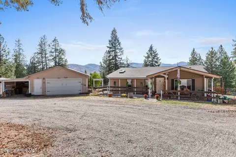 53 Short Dr, Blanchard, ID 83804