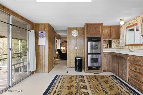 Kitchen - 13687 N Hauser Lake Rd, Post Falls, ID 83854 photo 2 of 2