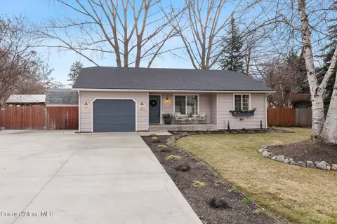 9938 N Hillview Dr, Hayden, ID 83835