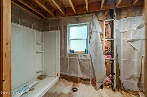 Bath - 1007 B St, Sandpoint, ID 83864 photo 1 of 1