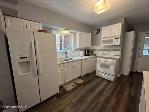 Kitchen - 118 Queen St, Wallace, ID 83873 photo 2 of 3