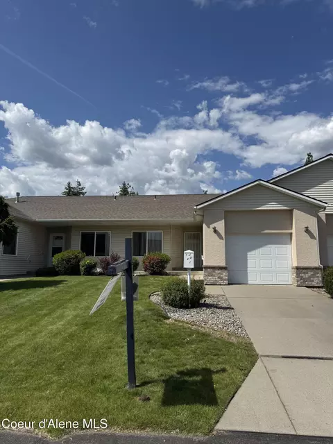941 W Woodlawn Dr, Hayden, ID 83835