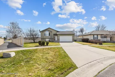 2572 N Sparrow Loop, Post Falls, ID 83854 photo 2