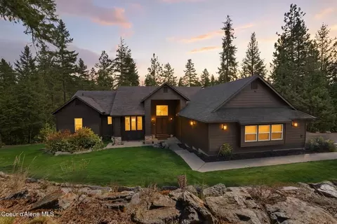 585 Gallop Cir, Sagle, ID 83860