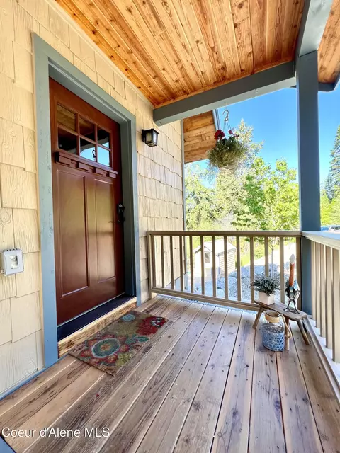 Exterior - 17698 E Bannock Dr, Bayview, ID 83803 photo 2 of 5