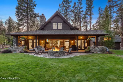 2623 E Old Barn Ct, Harrison, ID 83833