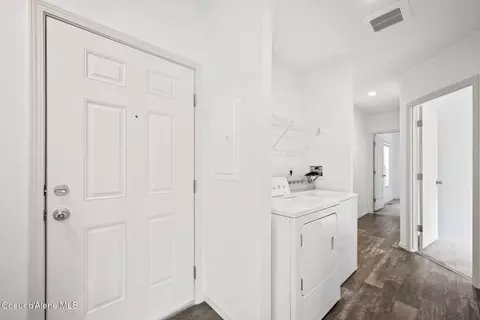 Entry Way - Undisclosed, Sagle, ID 83860 photo 2 of 2