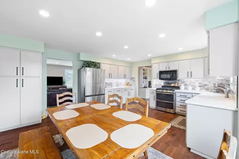 Kitchen - 4450 E Poleline Ave, Post Falls, ID 83854 photo 5 of 6