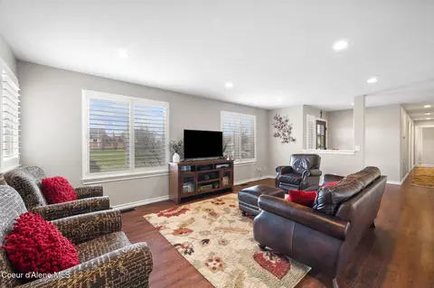Living - 4450 E Poleline Ave, Post Falls, ID 83854 photo 1 of 3