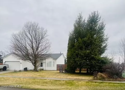8225 N Coopers Hawk Dr, Hayden, ID 83835