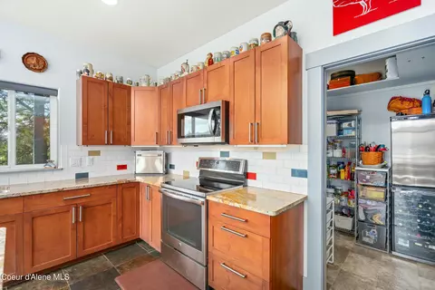 Kitchen - 16659 Waller Rd, Bayview, ID 83803 photo 6 of 6
