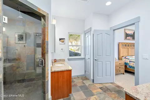 Bath - 16659 Waller Rd, Bayview, ID 83803 photo 2 of 4