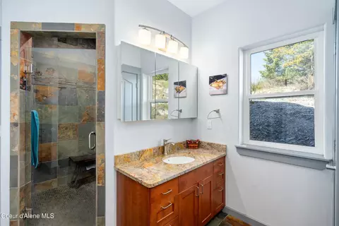 Bath - 16659 Waller Rd, Bayview, ID 83803 photo 1 of 4