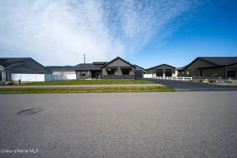 8165 W Splitrail Ave, Rathdrum, ID 83858 photo 4