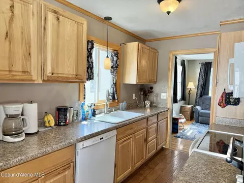 Kitchen - 420 E Larch Ave, Osburn, ID 83849 photo 1 of 2