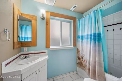 Bath - 208 E 9th Ave, Post Falls, ID 83854 photo 1 of 3