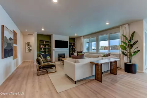Living - 373 E Burdock Loop, Hayden, ID 83835 photo 1 of 2