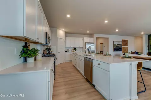 Kitchen - 373 E Burdock Loop, Hayden, ID 83835 photo 2 of 4