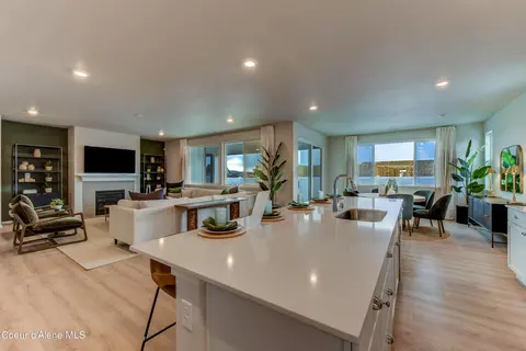 Kitchen - 373 E Burdock Loop, Hayden, ID 83835 photo 3 of 4