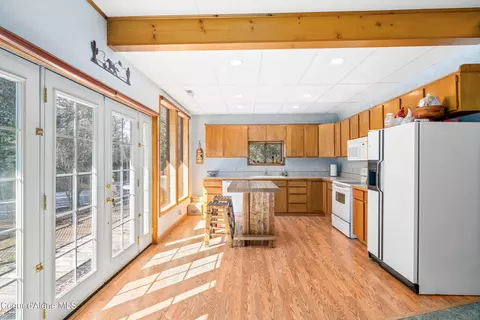 Kitchen - 5341 Hoo Doo Lp Rd, Oldtown, ID 83822 photo 1 of 3