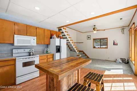 Kitchen - 5341 Hoo Doo Lp Rd, Oldtown, ID 83822 photo 3 of 3