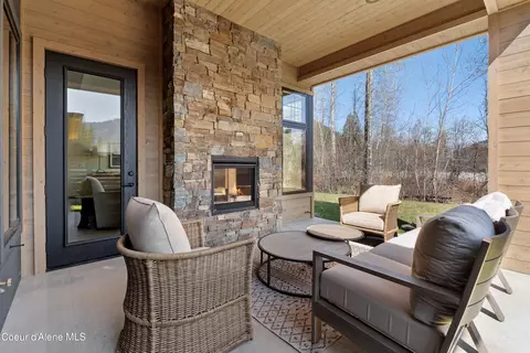 151 Oxbow Rd, Sandpoint, ID 83864 photo 1