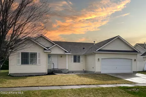 8220 N Ainsworth Dr, Hayden, ID 83835