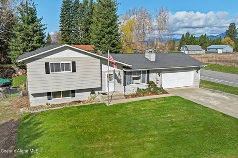 8875 N Chateaux Dr, Hayden, ID 83835