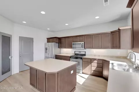 Kitchen - 4381 N Shelburne Loop, Post Falls, ID 83854 photo 2 of 6
