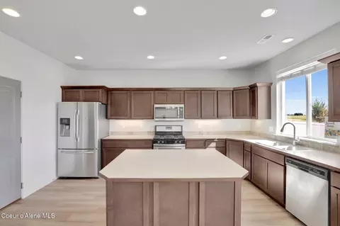 Kitchen - 4381 N Shelburne Loop, Post Falls, ID 83854 photo 3 of 6