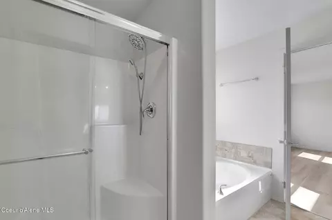 Bath - 4381 N Shelburne Loop, Post Falls, ID 83854 photo 1 of 2