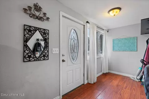 Entry Way - 404 W Mullan Ave, Kellogg, ID 83837 photo 1 of 2