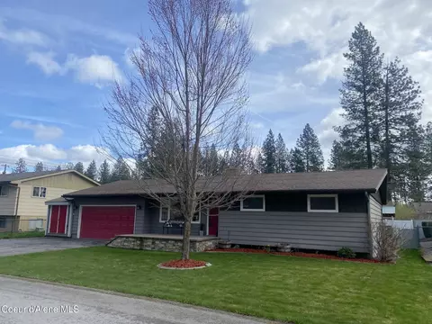 207 Sunset Dr, Pinehurst, ID 83850