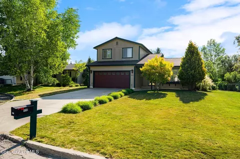 430 Willow Dr, Sandpoint, ID 83864