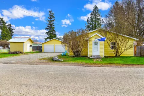 15 Moyie St, Moyie Springs, ID 83845