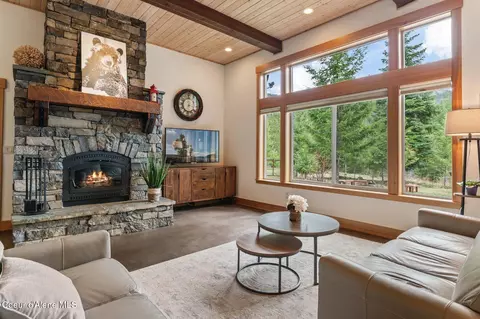 137 Bitterroot Pass, Sagle, ID 83860