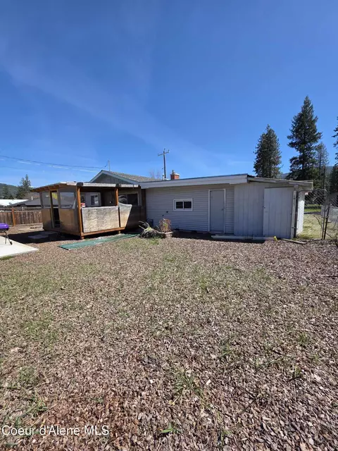 Exterior - 602 4th St, Pinehurst, ID 83850 photo 5 of 10