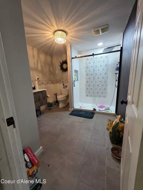 Bath - 602 4th St, Pinehurst, ID 83850 photo 2 of 2