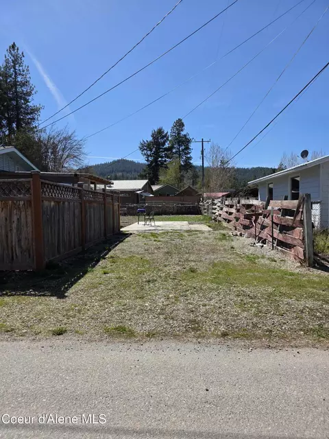 Exterior - 602 4th St, Pinehurst, ID 83850 photo 4 of 10
