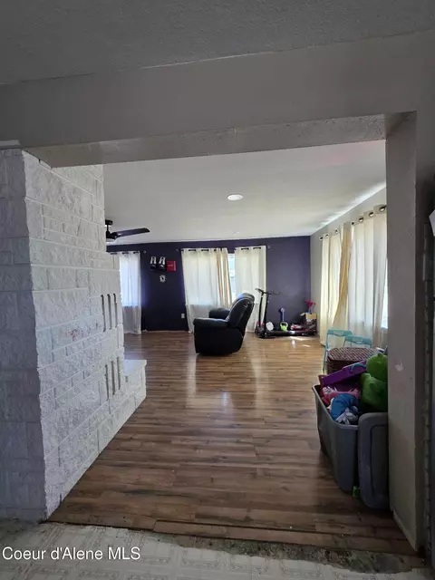 Entry Way - 602 4th St, Pinehurst, ID 83850 photo 1 of 4