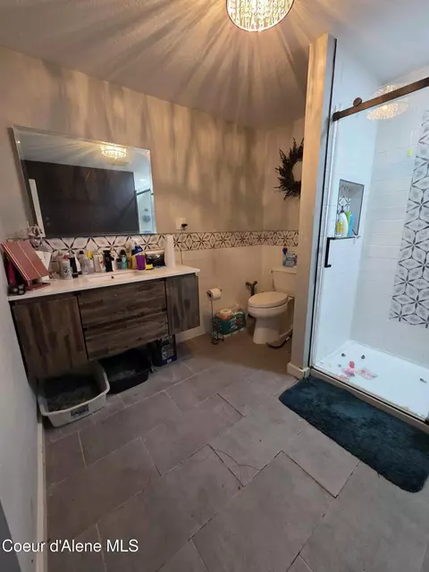 Bath - 602 4th St, Pinehurst, ID 83850 photo 1 of 2