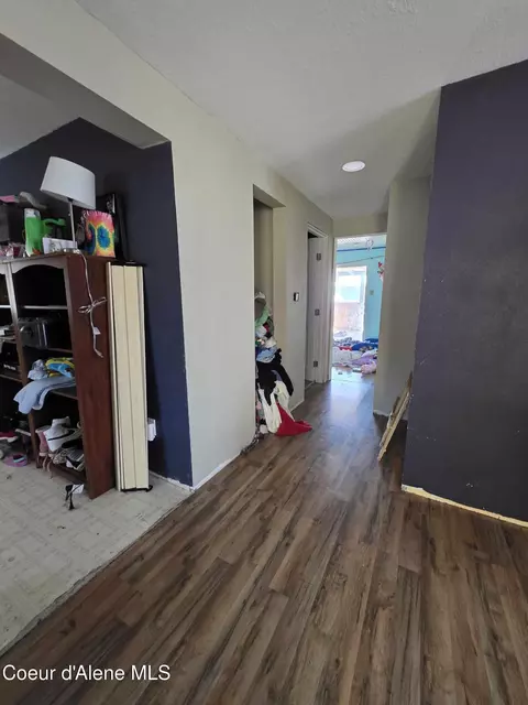 Entry Way - 602 4th St, Pinehurst, ID 83850 photo 2 of 4