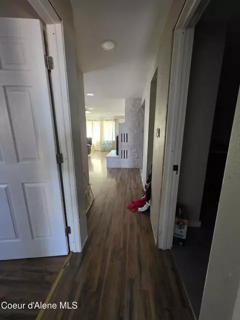 Entry Way - 602 4th St, Pinehurst, ID 83850 photo 3 of 4
